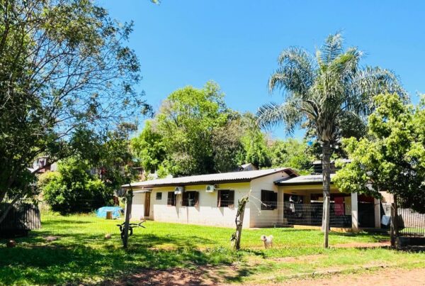 Odila - Vende casa alvenaria de 3 dormitórios e terreno de 660m²