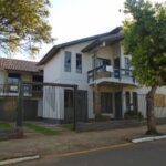 Aluga, Apto amplo, suíte + 02 dormitórios, área de lazer compartilhada, garagem, cozinha, churrasqueira