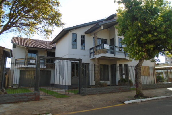 Aluga, Apto amplo, suíte + 02 dormitórios, área de lazer compartilhada, garagem, cozinha, churrasqueira